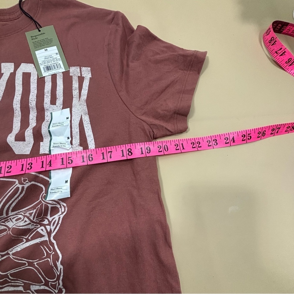 New York Graphic Men's T-Shirt - Brown​​​ - Picture 8 of 9